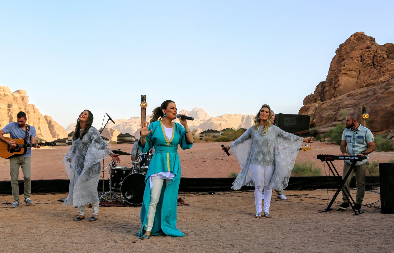 Noticias sobre o grupo Diante do Trono no portal Jéssica Pereira