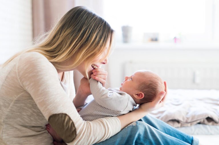 Mãe de bebê confira livros e outros recursos aqui